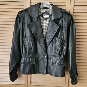Vintage black leather jacket size small.